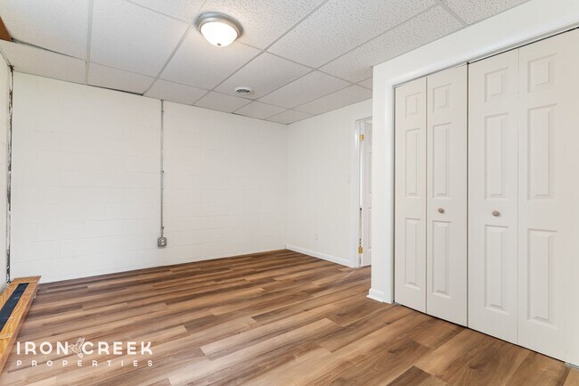 Building Photo - Spacious West Asheville Home with Dual Kit...