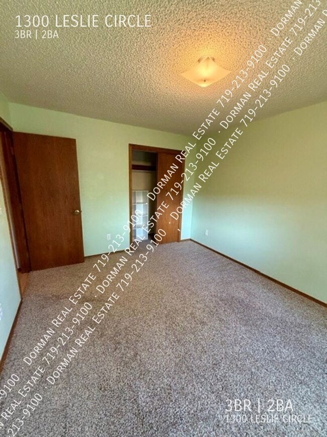 Building Photo - 1300 Leslie Cir
