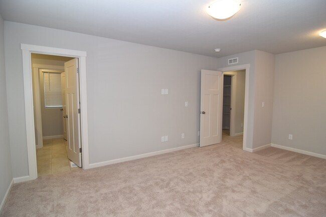 Building Photo - 8408 SE Quincy St