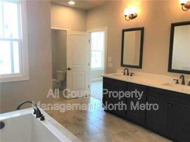 Building Photo - 11929 Ashcroft Bend