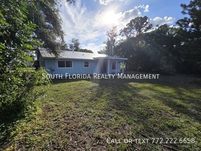 Building Photo - 541 SE Penn Ave