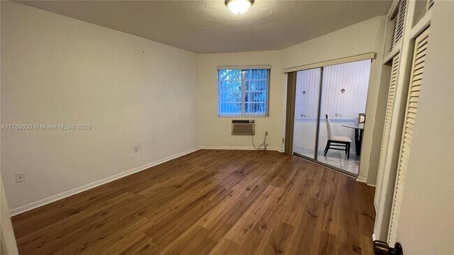 Building Photo - 1701 NE Miami Gardens Dr
