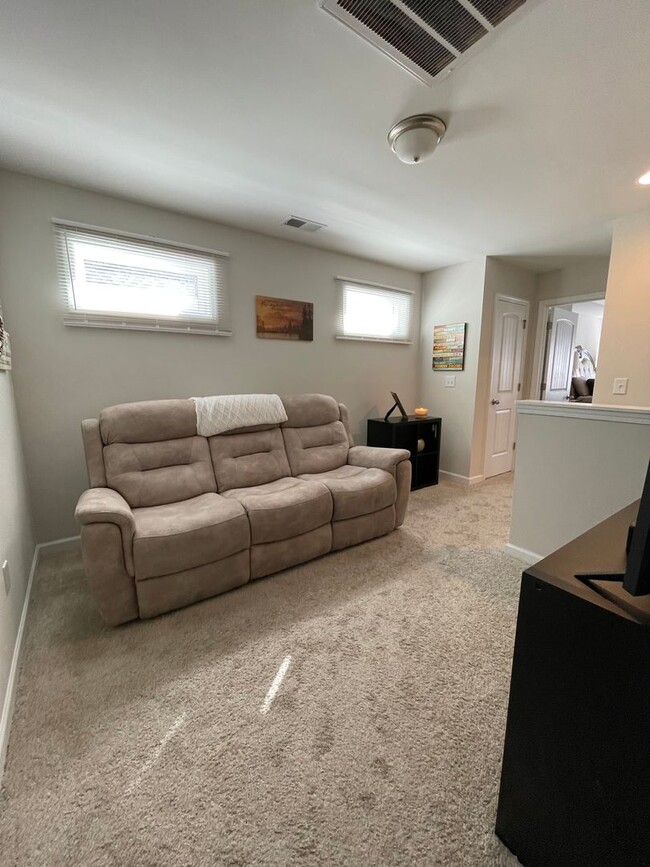 Building Photo - Highland Park - Easley - Furnished or Unfu...