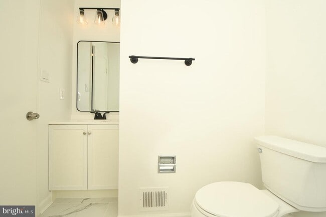 Building Photo - 8635 Union Pl