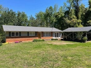 Building Photo - 811 Blanton St