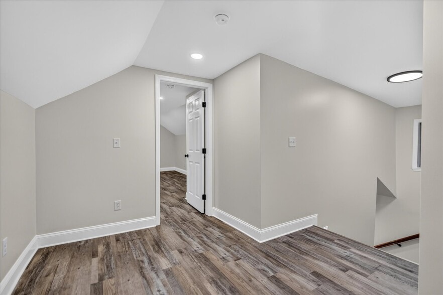 Building Photo - 1713 S Orchard Knob Ave