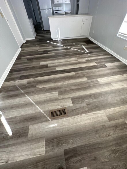 Building Photo - 7663 Bentwillow Dr