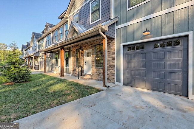 Primary Photo - 18 Living Waters Wy