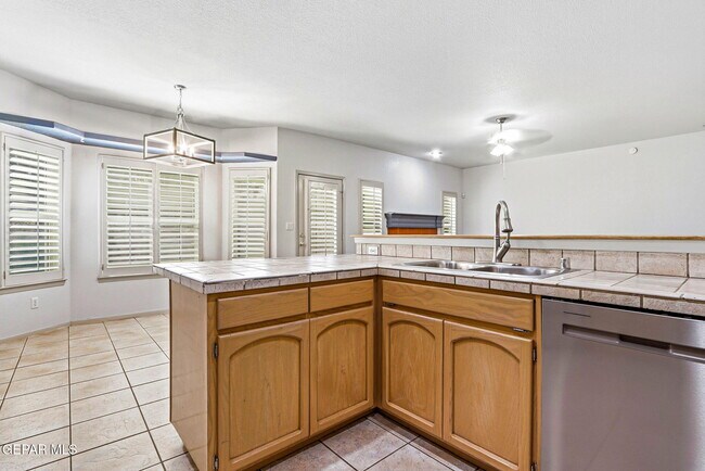 Building Photo - 6141 Loma De Cristo Dr