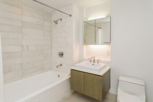 Building Photo - 77 Hudson St