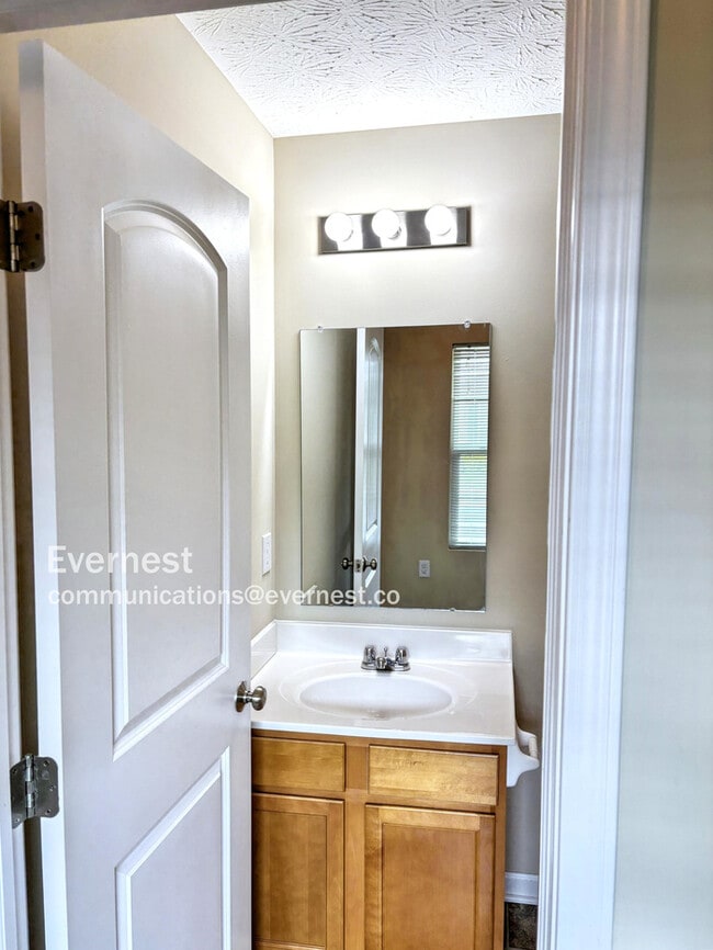 Building Photo - 5679 Marshfield Dr