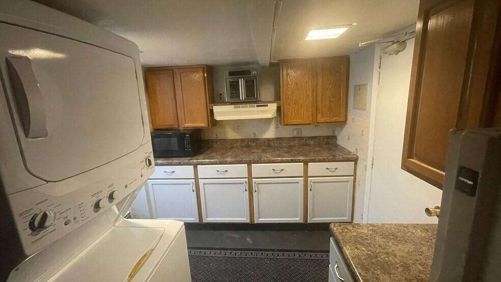 Primary Photo - 2342 E 13th St