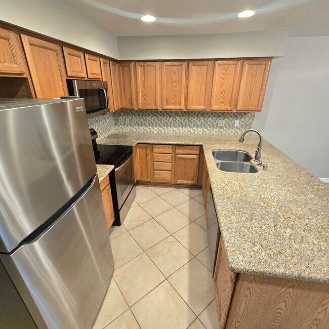 Building Photo - 2 bedroom with GAREAGE in the HEART of Wes...