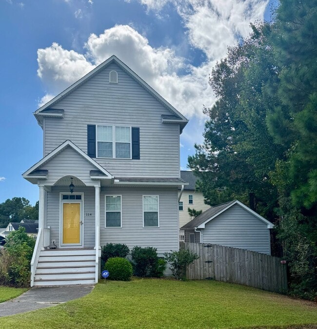 Building Photo - Adorable Dollhouse Home! Corner Lot!