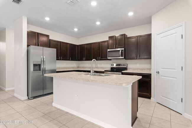Building Photo - 5556 Kellar Cir
