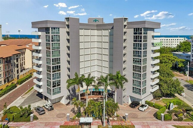 Building Photo - 470 3rd St S