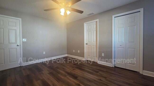 Building Photo - 1104 N Vermont Ave