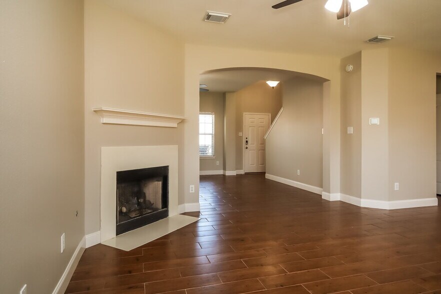 Building Photo - 2523 Flycatcher Cove Dr