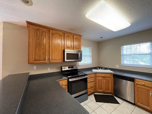 Building Photo - 205 Wedgewood Ln