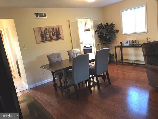Building Photo - 6554 Pampano Dr