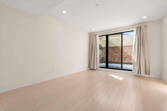 Building Photo - 121 Portland St