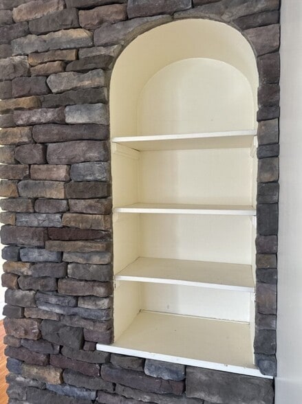 Building Photo - 986 Ash St