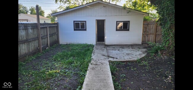 Building Photo - 261 N Pershing Ave