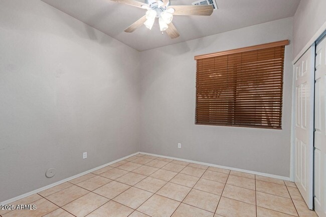 Building Photo - 2111 E Yellowstone Pl