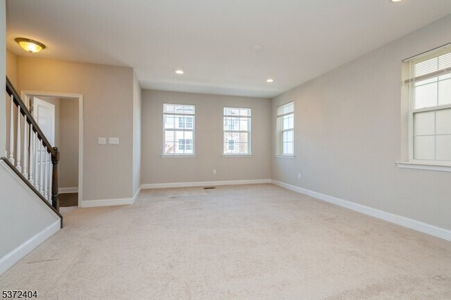 Building Photo - 1601 Hights Farm Rd S