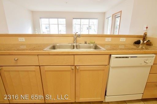 Building Photo - 2316 NE 65th St
