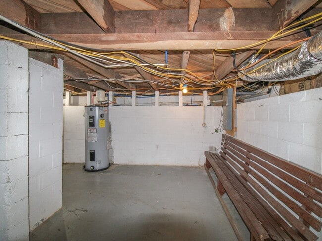 Building Photo - Rental with Country Setting!