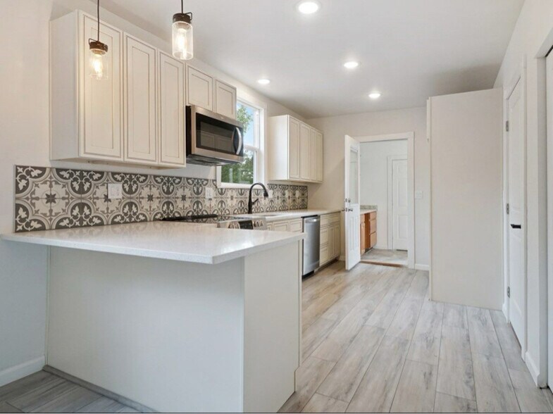 Building Photo - 303 Belford Ave