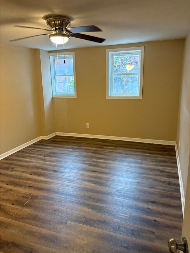 Building Photo - 1471 Main St