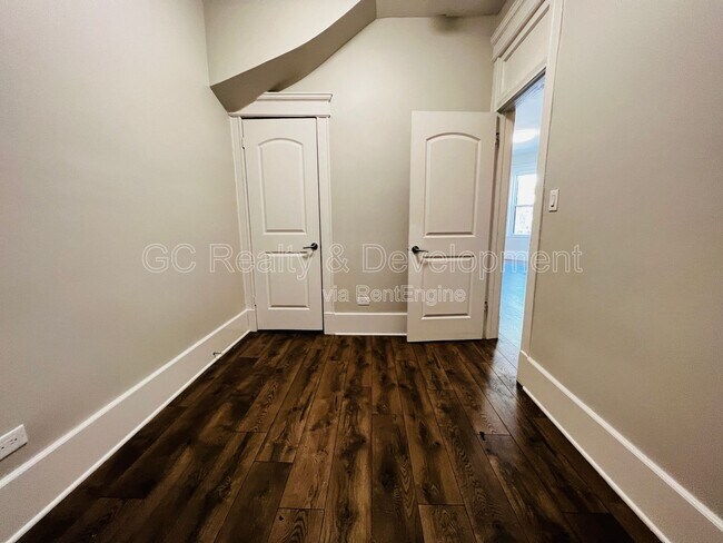 Building Photo - 6401 S Eberhart Ave