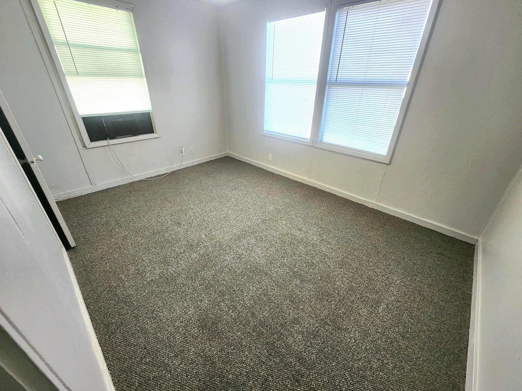 Front bedroom - 810 E Doddridge Ave