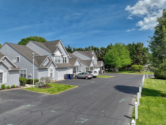 Building Photo - Year-round rental - 4 br 2.5 ba Twin Home in Seabright Village – East of Route 1