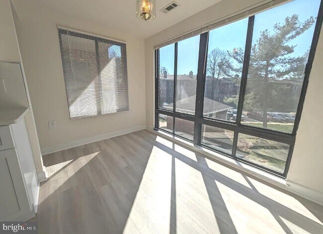 Primary Photo - 18001 Chalet Dr