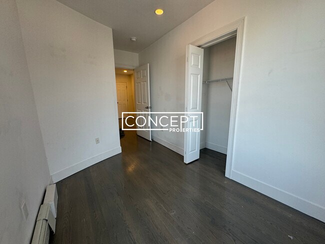 Building Photo - 44 Joy St