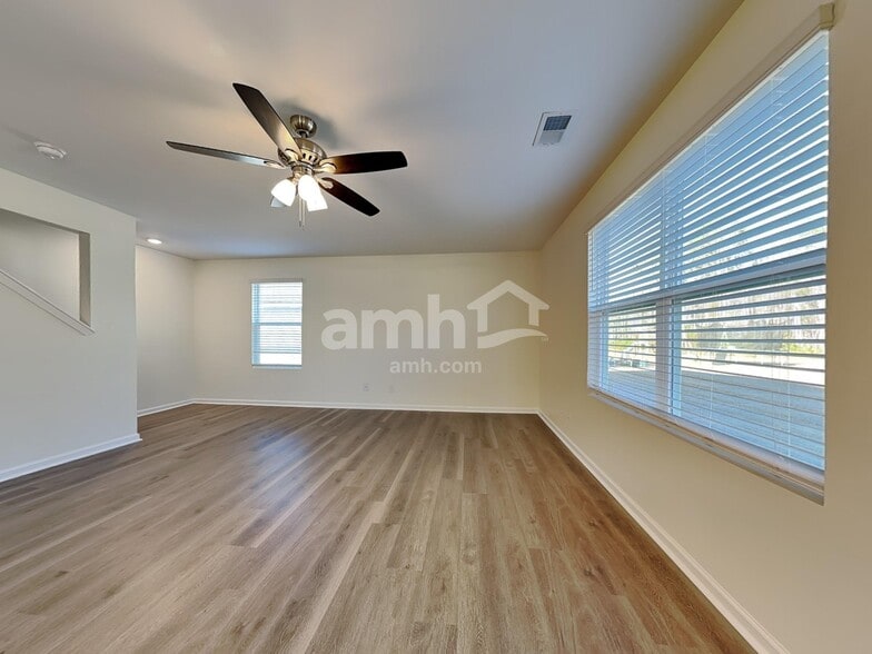 Building Photo - 152 Tobago Cir