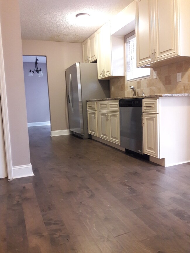 Building Photo - 1569 Foote St NE