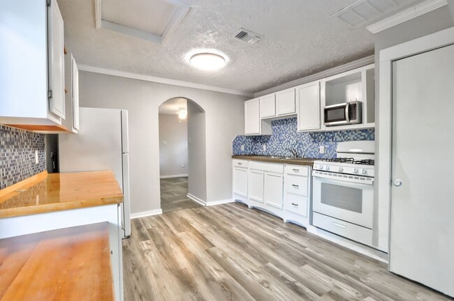 Building Photo - 2 Bedroom 1 Bathroom House in Texarkana, TX