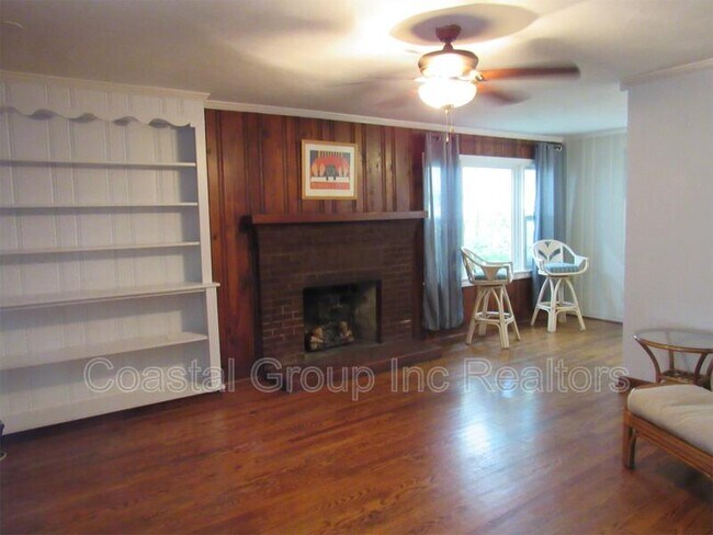 Building Photo - 1537 E Ocean View Ave