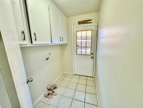 Building Photo - 10131 Sagedale Dr