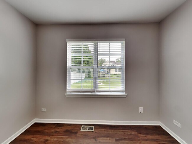 Building Photo - 1372 Deer Creek Ln