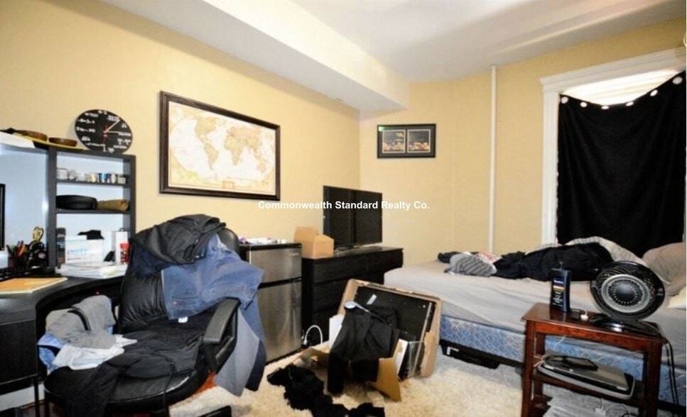 Building Photo - 10 Strathmore Rd