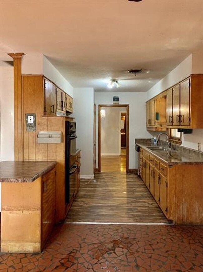 Building Photo - Spacious 4-Bedroom Home in Memphis-Perfect...