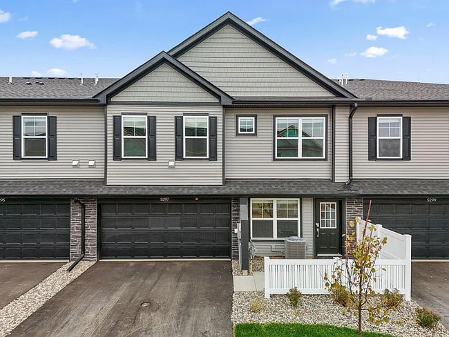 Building Photo - 5297 Long Pointe Pass