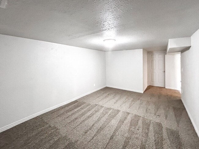 Building Photo - Spacious 5-Bedroom Home with Lofted Garage