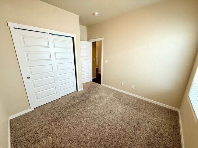 Building Photo - Beautifully Maintained 5 Bed, 3 Bath Home in Loveland!