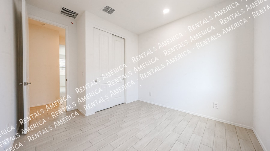 Building Photo - 15689 W Woodlands Ave